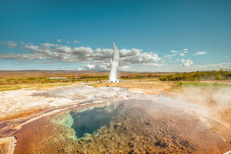 Reykjavik: Golden Circle Full-Day Tour with Kerid Crater - Þingvellir connects a national story with moving rock