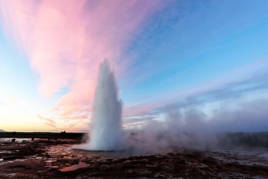 Reykjavík: Golden Circle, Secret Lagoon, & Friðheimar Tour - Pickup from Reykjavík and the ride toward Þingvellir