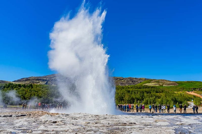 Reykjavik: Golden Circle Super Jeep and Snowmobile Tour - Guides make a real difference on a long day