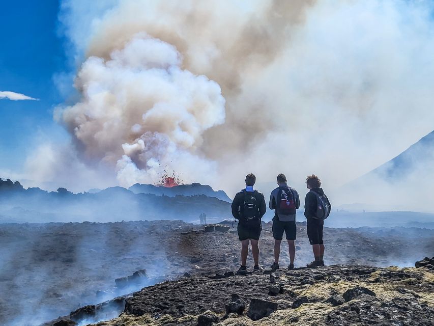 Reykjavík: Guided Afternoon Hiking Tour to New Volcano Site - The hike toward Fagradalsfjall and Geldingadalur