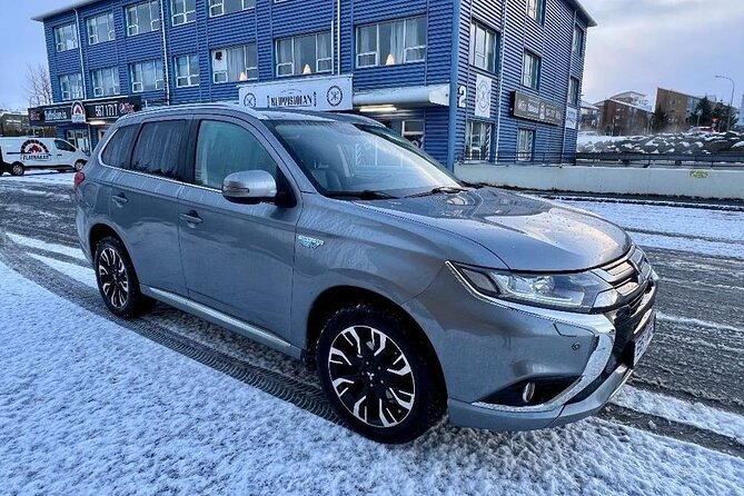 Reykjavik Iceland : Private transfer From / To KEF airport - Who will get the most from this transfer