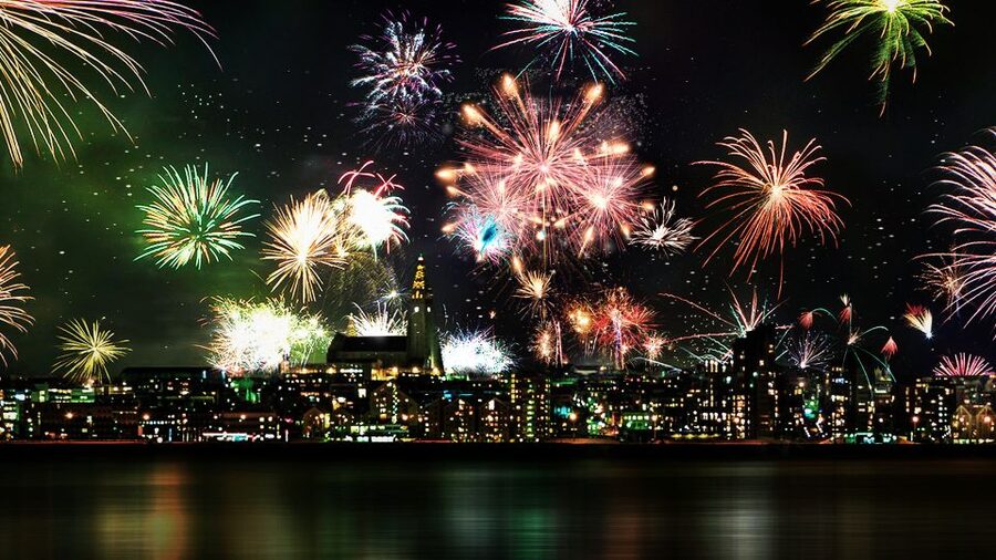 Reykjavik: New Years Fireworks Midnight Cruise - Midnight from the bay