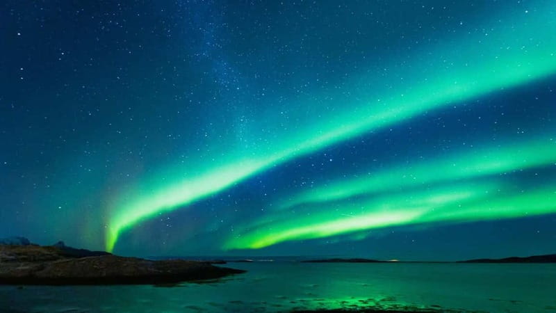 Reykjavik: Northern Lights Adventure Tour with Hot Chocolate - What guides Rachel and Clermont add