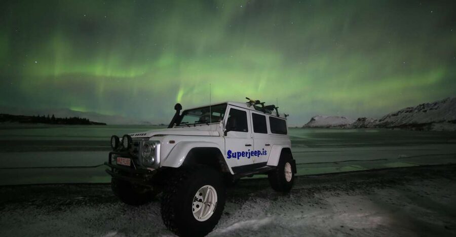Reykjavik: Northern Lights Experience by Superjeep - Waiting for the Aurora Borealis
