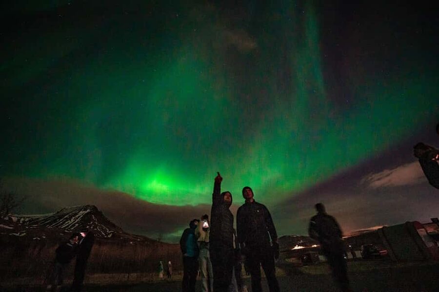 Reykjavik: Northern Lights Group Tour with Photos - Leaving Reykjavik between 8:30 and 9 p.m.
