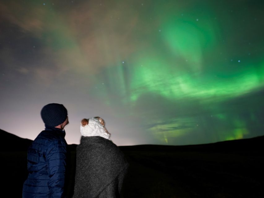 Reykjavik: Northern Lights Tour w/Pro Photos - Small Group - Waiting time made useful with Viking costumes