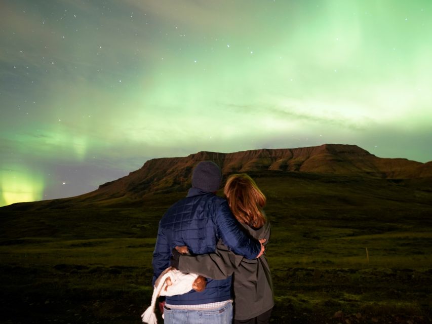 Reykjavik: Northern Lights Tour w/Pro Photos - Small Group - Aurora portraits taken in difficult conditions
