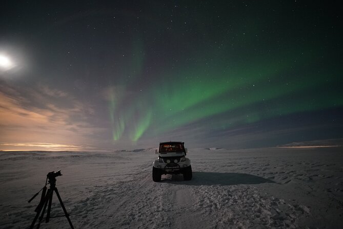 Reykjavik Northern Lights Tour with Pro Aurora Photos Small Group - The free retry policy