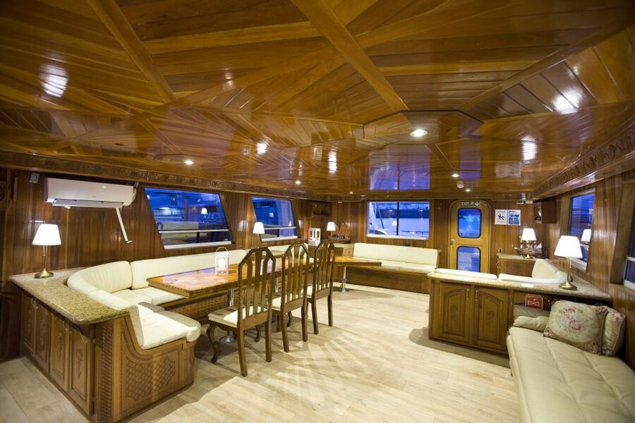 Reykjavik: Northern Lights Yacht Tour - What $93 gets you