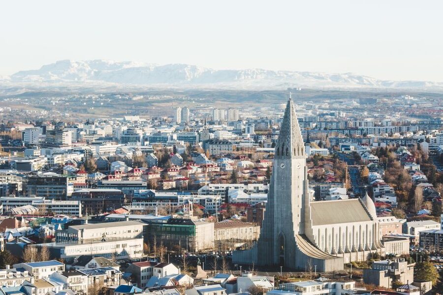 Reykjavik: Panoramic Helicopter Flight with Summit Landing - What the pilot adds to a short flight