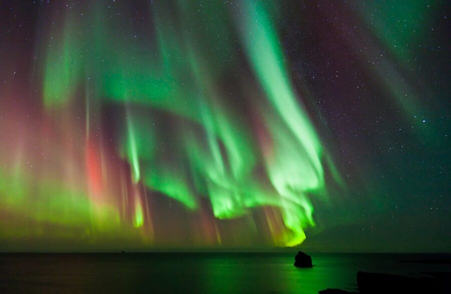 Reykjavik: Premium Northern Lights Tour with Free Photos - A four-hour evening with room to wait