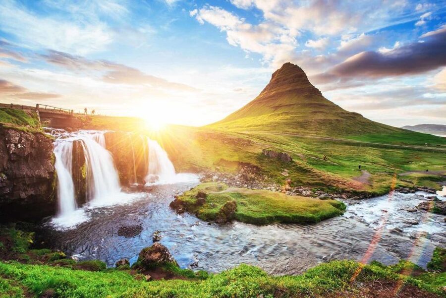 Reykjavik: Private Snaefellsnes and Kirkjufell Jeep Tour - Searching for seals and whales along the coast