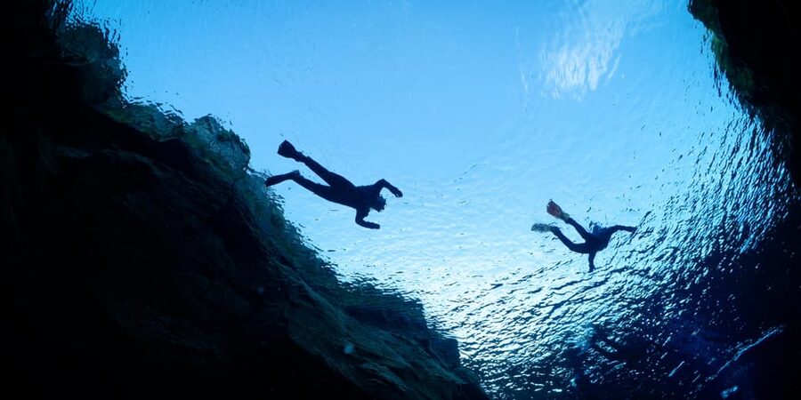 Reykjavík: Silfra Fissure Snorkeling and Lava Caving Tour - The break between the two activities