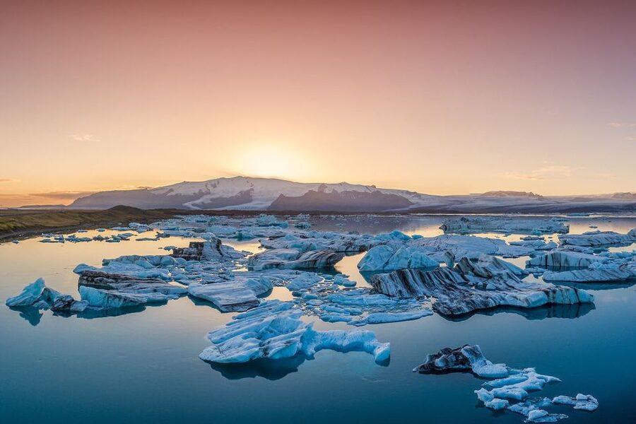 Reykjavik: South Coast, Diamond Beach, and Jökulsárlón Tour - What the guides add to a long bus ride