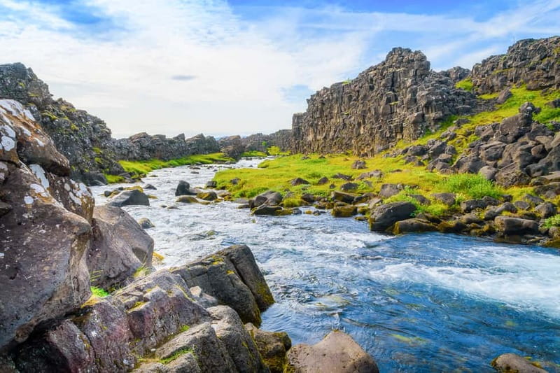 Reykjavik: The Golden Circle Full-Day Tour - Strokkur and the steaming Geysir area