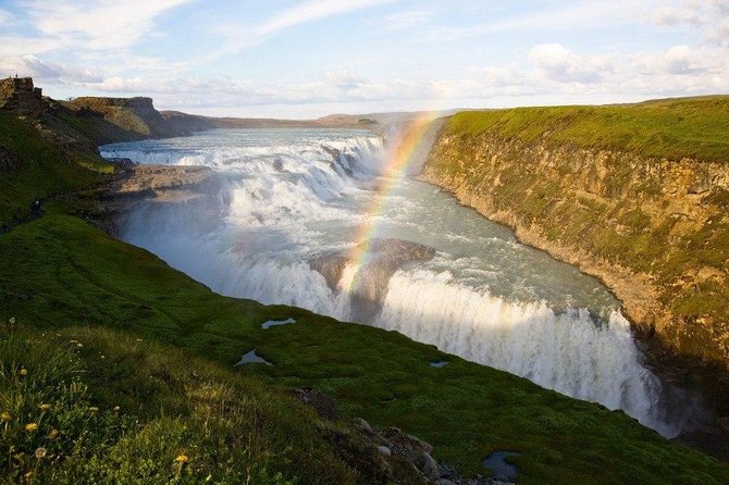 Reykjavik: The Lava Tunnel and Golden Circle Small-Group Tour - Strokkur and the active Geysir area