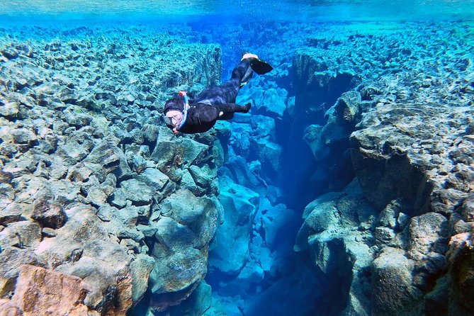 Silfra Wetsuit Snorkeling - Meet on Location | Free Photos - Floating through Silfra for 30 to 40 minutes
