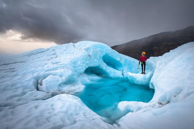 Skaftafell: 4h Small Group Glacier Hike with Guide and Transfer - Moving toward the ice fall
