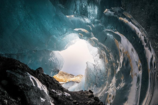 Skaftafell: Blue Ice Cave & Glacier Hike on Vatnajökull - Two and a half hours on Falljökull