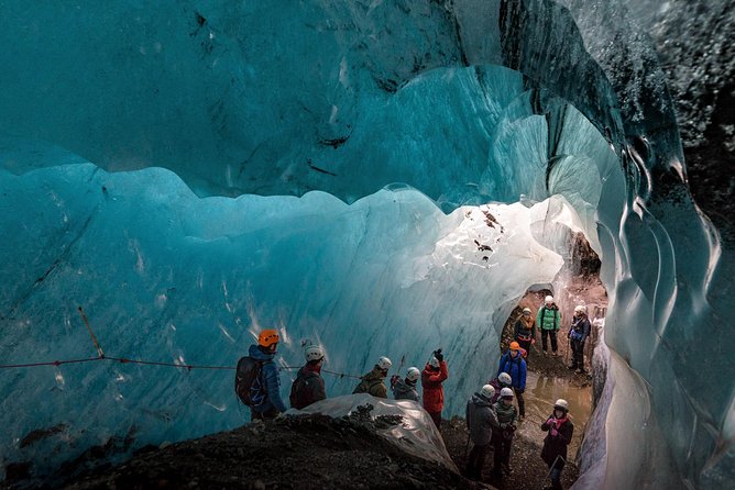 Skaftafell: Blue Ice Cave & Glacier Hike on Vatnajökull - What the guide adds to the walk