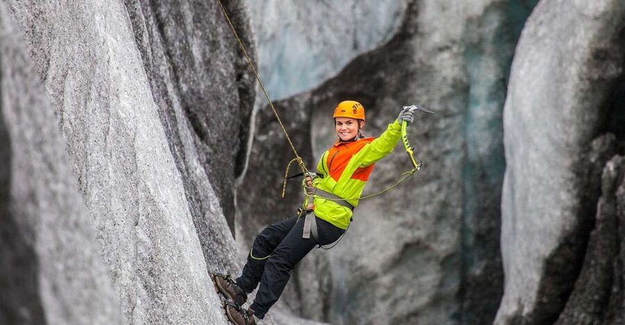 Skaftafell: Glacier Hike and Ice Climbing Guided Experience - Hiking onto Falljökull