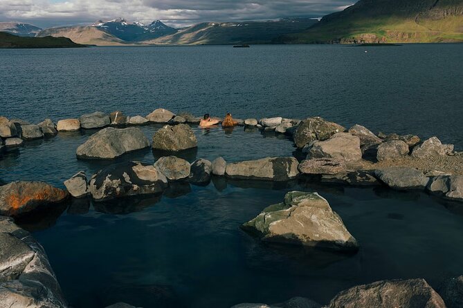 Small-Group Golden Circle, Hvammsvík Spa with Ticket & Crater - How the 19-person minibus affects comfort