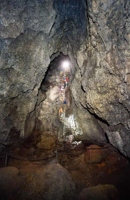 Snæfellsnes: Vatnshellir Lava Cave Tour - Entering Snæfellsnes’s 8,000-year-old lava tube