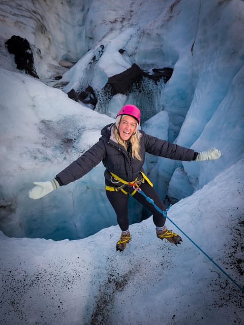 Sólheimajökull Glacier: Guided Hike with Equipment - Getting fitted with glacier gear