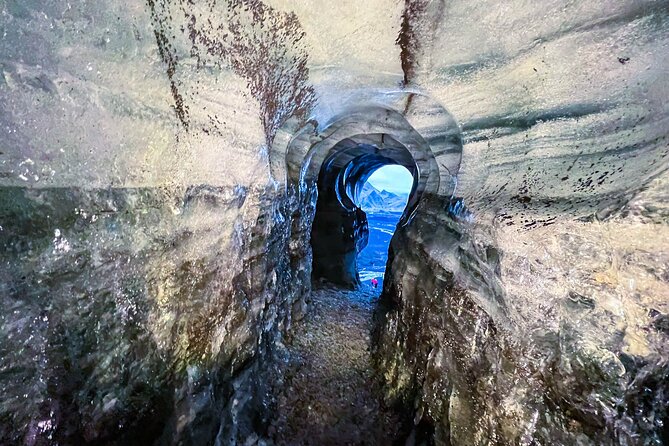 South Coast & Katla Ice Cave Adventure From Reykjavik in a 4x4 - Guides, safety, and the feel of the day