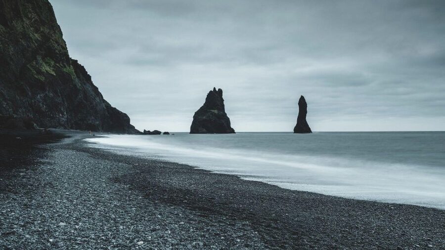 South Coast of Iceland. Black beach, glaсier, waterfalls... - Reynisfjara: beautiful, powerful, and not a place for bravado