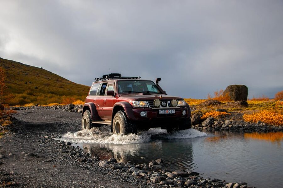 Super Jeep Private tour in Þórsmörk - Gígjökull glacier views
