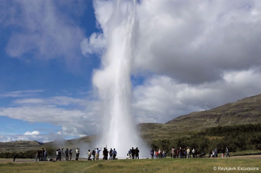 The Golden Circle & Hop On - Hop Off Combo Deal - The guide can make a long bus day much better