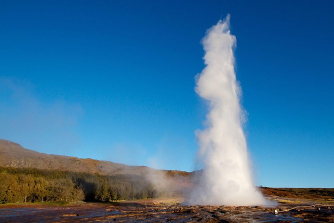 The Golden Circle & Northern Lights Guided Combo tour - Gullfoss: Iceland’s big waterfall finale