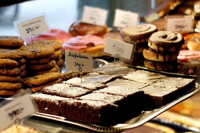The Icelandic Sweet Tooth Tour - Valdís proves Icelanders eat ice cream in any weather