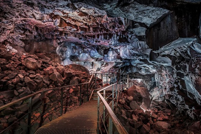 The Lava Tunnel Tour - Raufarhólshellir - Guides, stories, and the value of good explanations