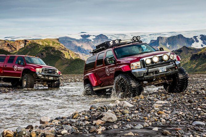 Thorsmork Super Jeep - Crossing rivers into the valley