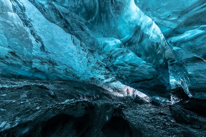 Treasure Iceland - Ice Cave Discovery - Meeting at Jökulsárlón Glacier Lagoon
