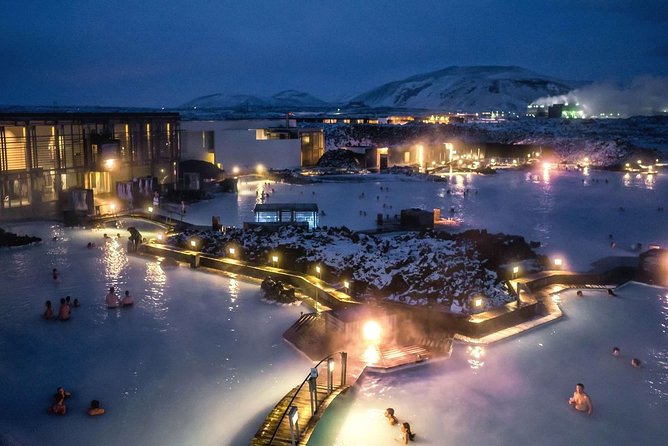 Unique bathing in an Icelandic hot springs at the Blue Lagoon - The social side of the lagoon