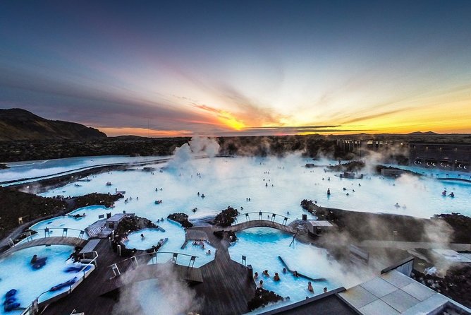 Unique bathing in an Icelandic hot springs at the Blue Lagoon - What your three-hour visit looks like