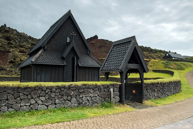 Vestmannaeyjar, Puffins & Volcanoes Small Group Day Tour - Elephant Rock and the volcanic coast